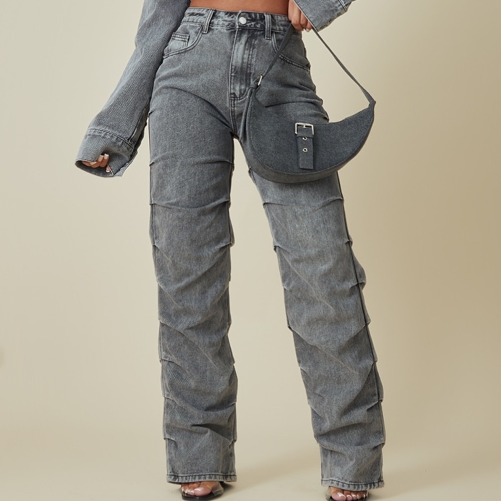 PLT ruched, straight leg jeans. Size 6.